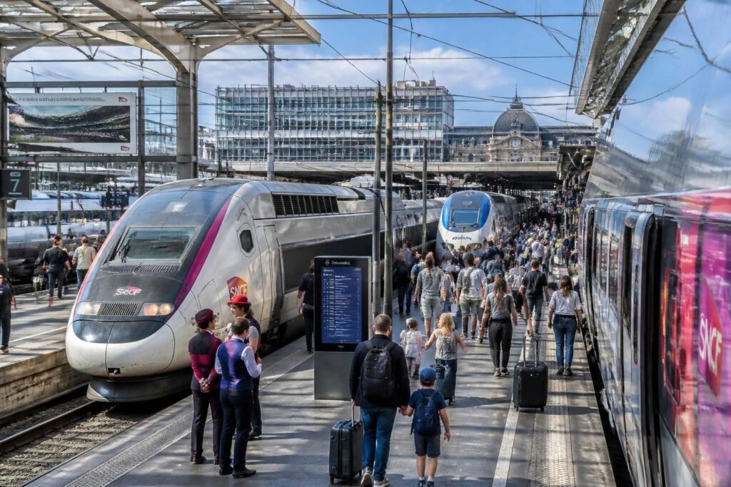 découvrez les enjeux du secteur ferroviaire avec la privatisation de la sncf, et son impact sur la concurrence ainsi que l'expérience des voyageurs.